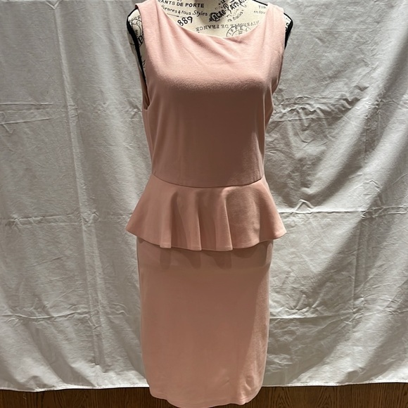 Alice + Olivia Dresses & Skirts - Alice + Olivia pale pink sleeveless, peplum dress.